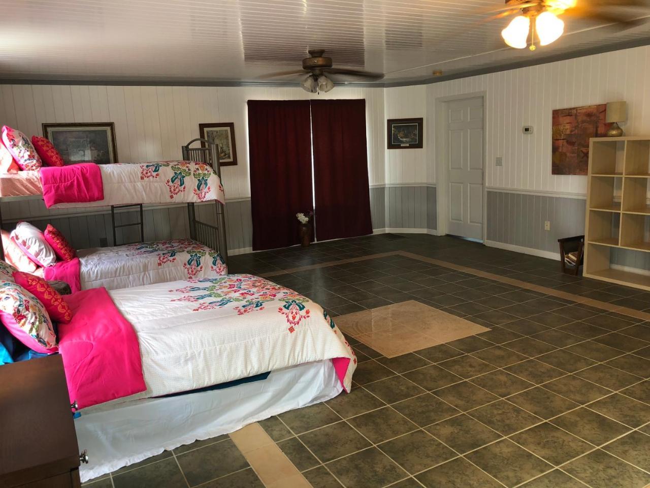Отель Mitchell Manor At Fall Creek Falls Pikeville Экстерьер фото